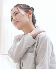 肩凝りの女性