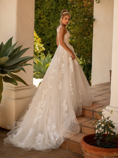 Style J6779
SIZES
2-28
FABRIC
Net/Shimmer net
SHOWN IN
Ivory / Taupe / Rose
AVAILABLE COLORS
Ivory/Taupe/Rose, Ivory/Ivory/Ivory, White/White/White