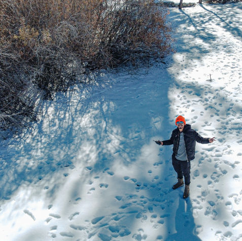 Viajero en la nieve
