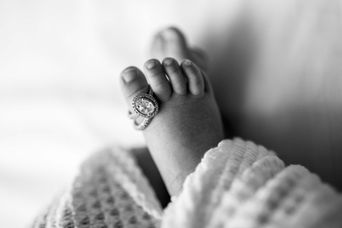 baby feet newborn photoshoot in toronto home