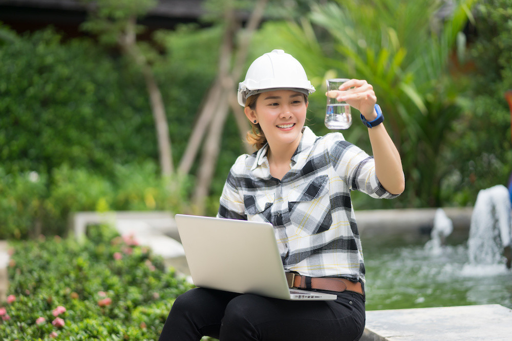 Safe Hub provides safety features for every category of utility lone workers