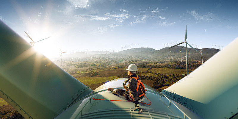 Wind turbine engineer out of sight of colleagues protecting lone working teams with Sky Alert SOS