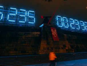 Klimatické hodiny v Praze na Letné změnily barvu