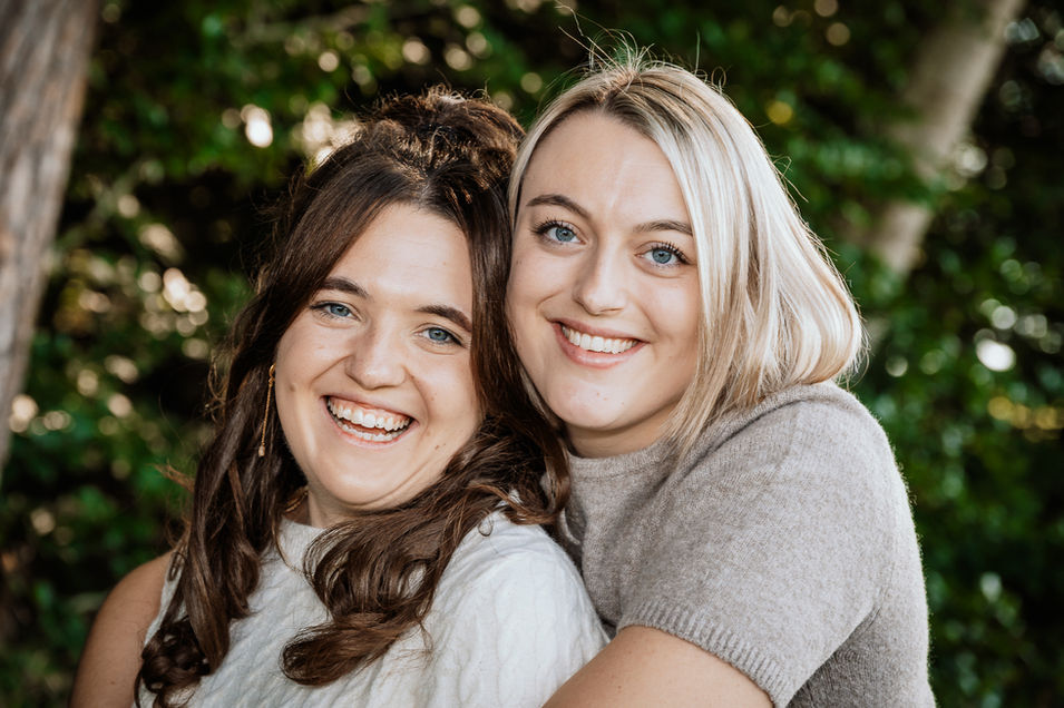Geschwisterfotografie Porträtfotografie Schramberg zwei Frauen Outdoor