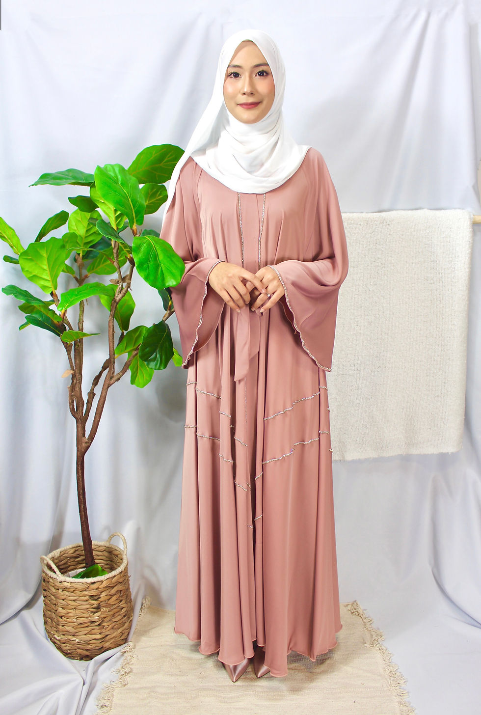 Thumbnail: Premium Princess Abaya in Dusty Pink