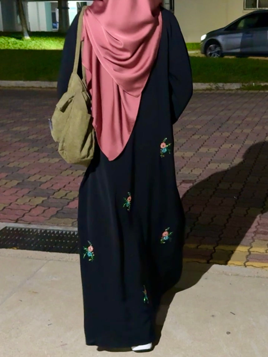 Thumbnail: Premium Floral Hand-beaded Abaya in Wardi