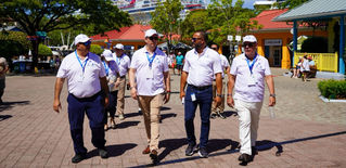Directores de Migración del Triángulo Norte de CA recorren puerto de cruceros Isla Tropical y el Aeropuerto de Roatán 