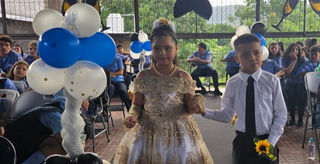 Festejan el 60 aniversario del Centro de Educación Básica 4 de Junio con la coronación de la Reina de la institución escolar y la Reina de las Flores