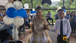Festejan el 60 aniversario del Centro de Educación Básica 4 de Junio con la coronación de la Reina de la institución escolar y la Reina de las Flores