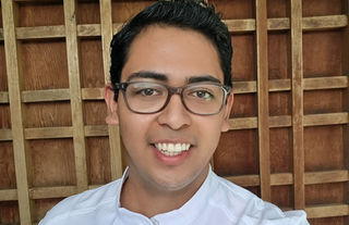 Josué Núñez, joven que brinda esperanza a miles de hondureños sin dejar sus sueños académicos en las ciencias médicas y la psicología