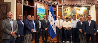 Gobierno central y municipalidades acuerdan proyectos viales, turísticas y de emergencia para impulsar el desarrollo de Tela