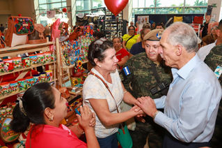 Tras visitar a los emprendedores de la ciudad de San Pedro Sula el presidente Nasry Asfura aboga por la reapertura del Bazar del Sábado en Tegucigalpa