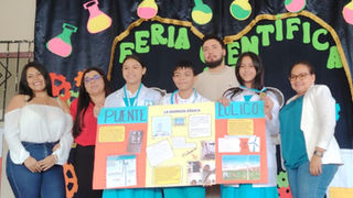Proyectos de química, física y tecnología exponen alumnos en la Feria Científica del Centro de Educación Básica Gubernamental 21 de Octubre, de la capital