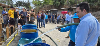 Alcalde capitalino lleva agua potable gratis a las familias de la colonia Los Pinos