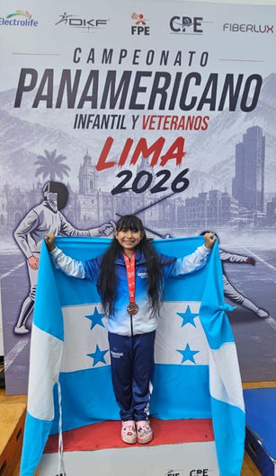 Yaira Izaguirre, de nueve años, le da a Honduras la primera medalla panamericana de Esgrima