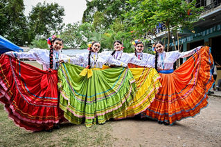Más de 250 estudiantes celebran la cultura hondureña en el Festival Folclórico "Gilma García" en Copán