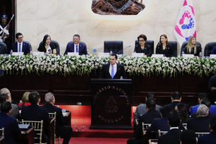 Salud y educación se colocan en el centro de la agenda legislativa bajo el liderazgo del presidente del CN, Tomás Zambrano