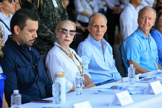 Pareja presidencial da el ejemplo y reciben dosis de vacuna durante el inicio de la Jornada Nacional de Vacunación y Desparasitación 2026