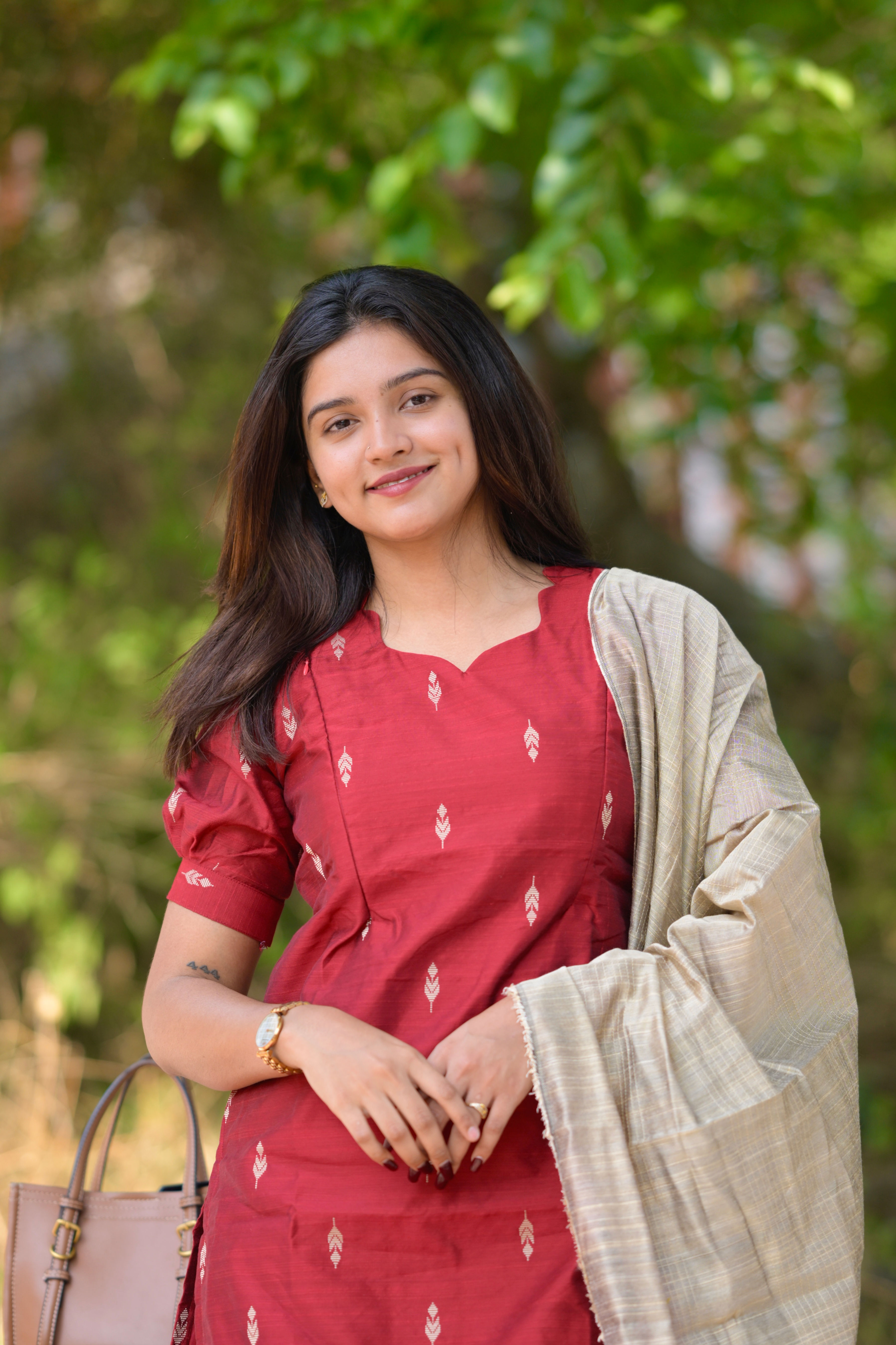 Saidhavi ( TOP only) - Raw Silk - Feeding
