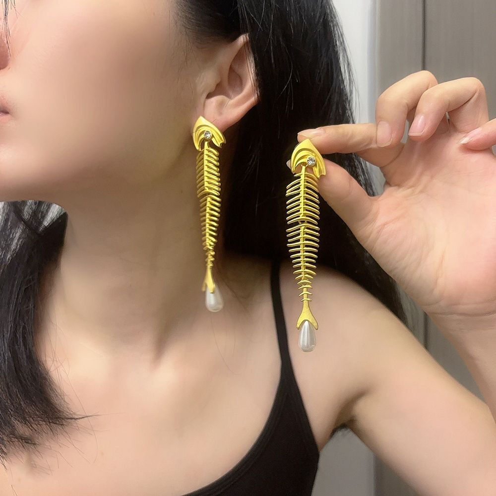 Personalized Fish Bone Pearl Earrings Retro Exaggerated Eardrop Punk Gothic Tass
