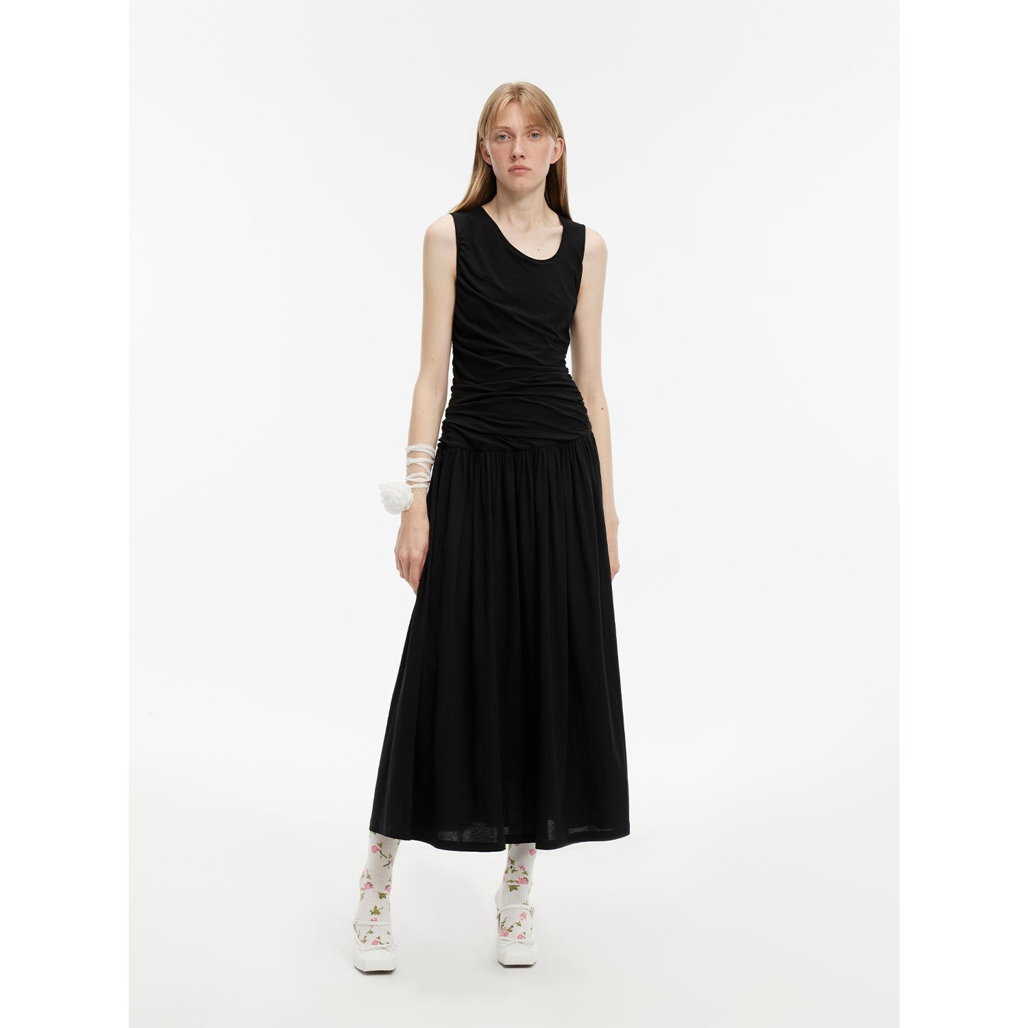 Leichtes asymmetrisches Baumwoll-Maxikleid
