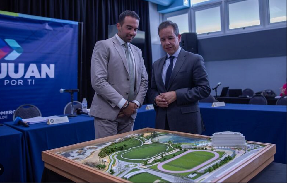 Ezra Ishay y el Alcalde de San Juan, presentando el proyecto para el Parque El Escambrón en el 2023.