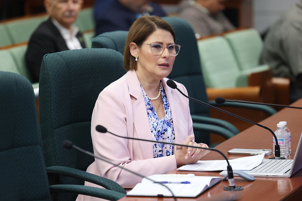 Mary C. Zapata Acosta, exdirectora ejecutiva de la AEE, testificó en la Cámara de Representantes el 21 de septiembre. Foto por Brandon Cruz González | Centro de Periodismo Investigativo