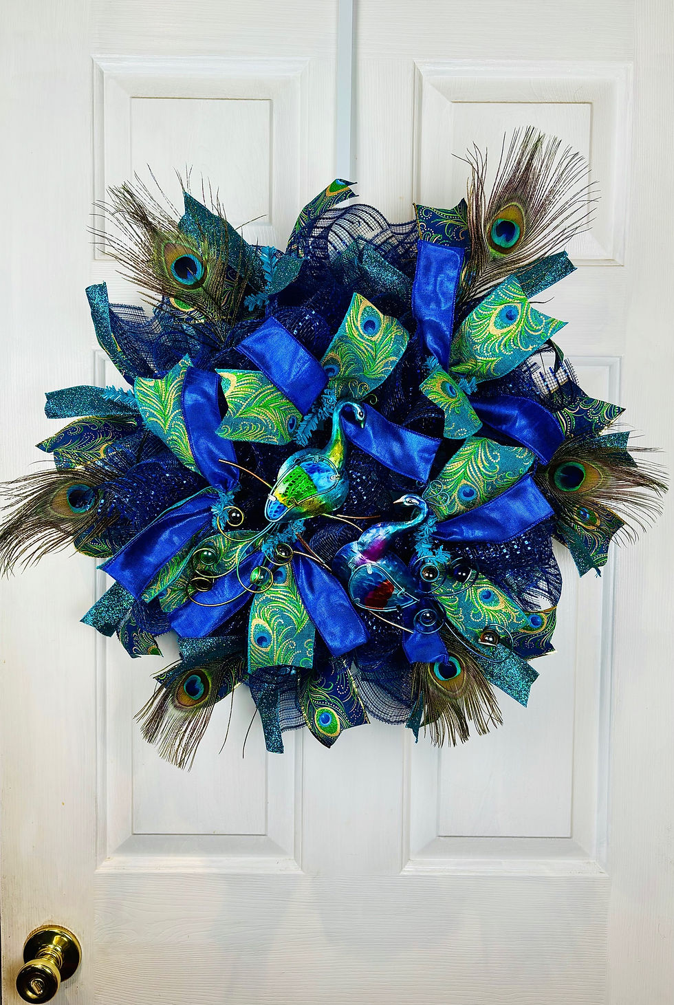 Thumbnail: Pair of peacocks wreath 