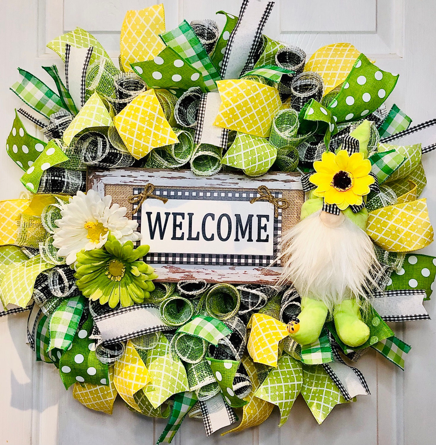 24” large, stunning welcome gnome wreath