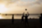 Silhouetted people playing volleyball on a beach at sunset em Tarrafal cabo Verde