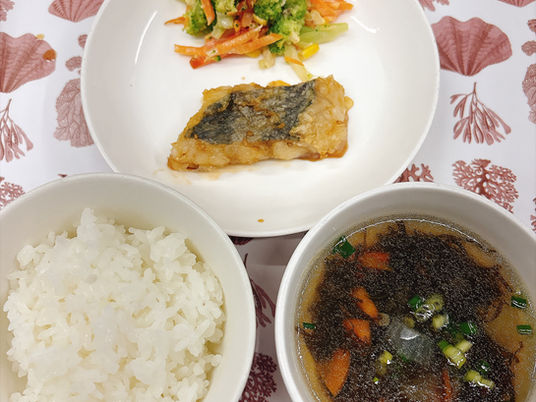 白身魚のごまだれかけ