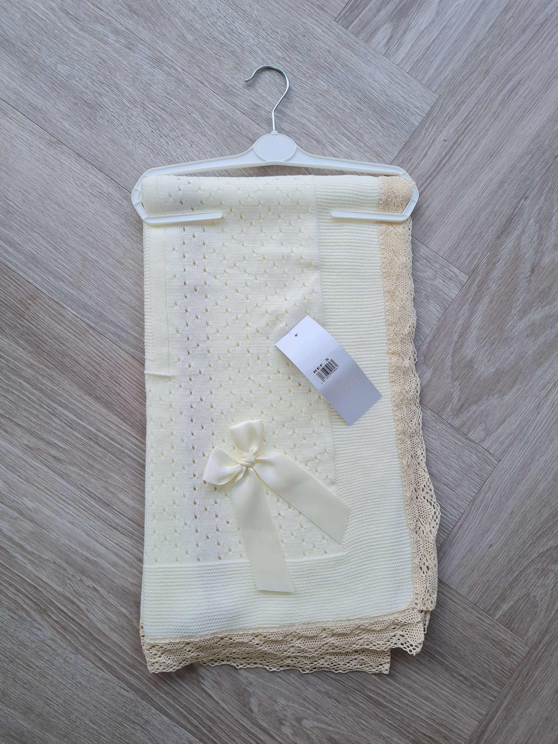 Cream & Beige Bow Lace Shawl Blanket 