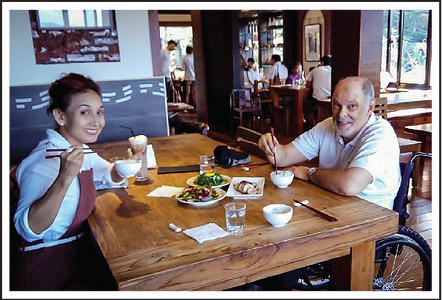 Wheelchair Taiwan tour with good food