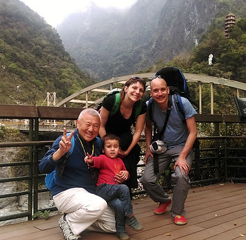 Family taiwan tour withkind guide