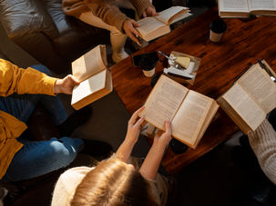 Đọc sách kinh điển để khám phá thế giới, khai mở chính mình