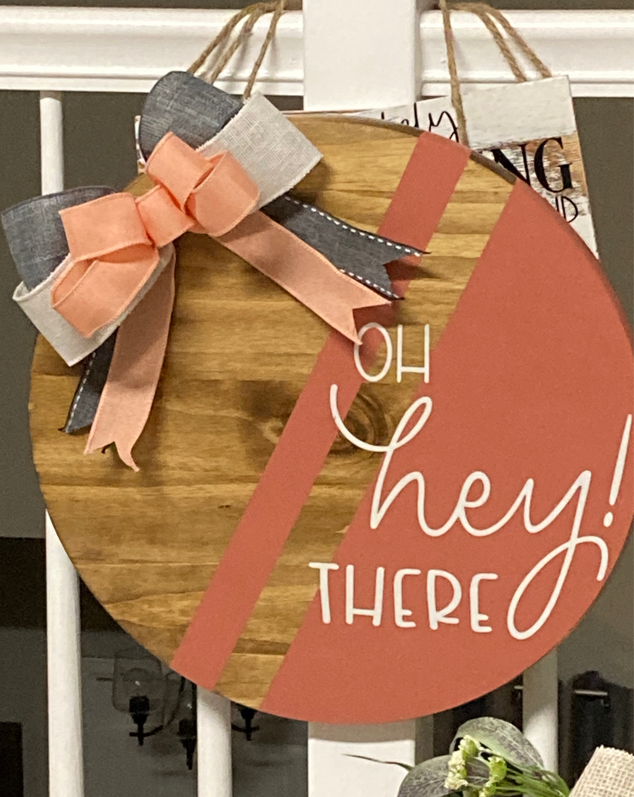 18" Oh Hey There Door Round