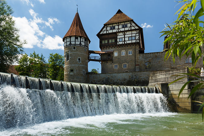 Wasserfall beim Zollernschloss in der Kreisstadt Balingen.jpg