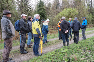 2022_04_26 - 011 - Froschham - Baumbesichtigung mit Gerhard Fischer.jpg