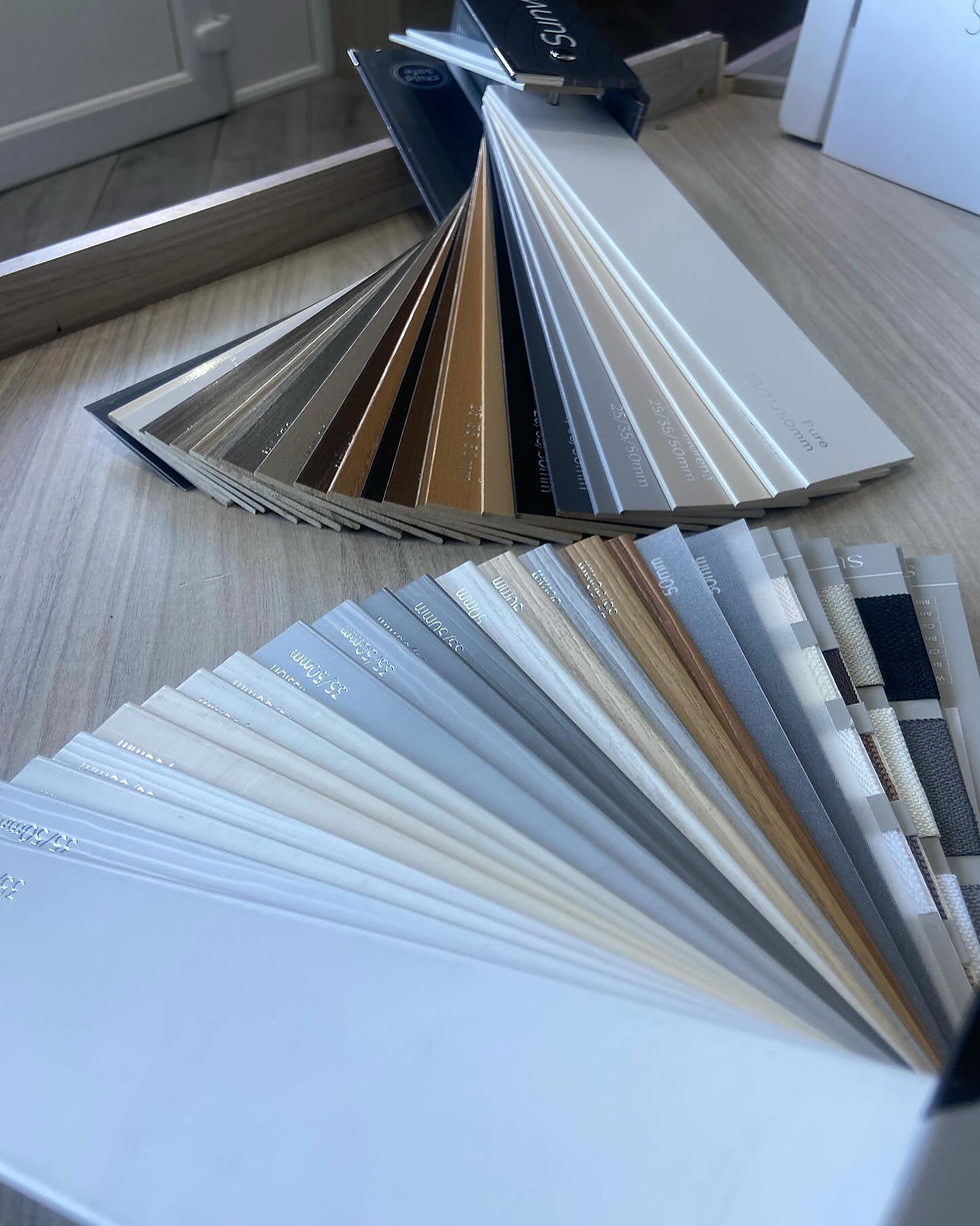 Wooden blind sample colours