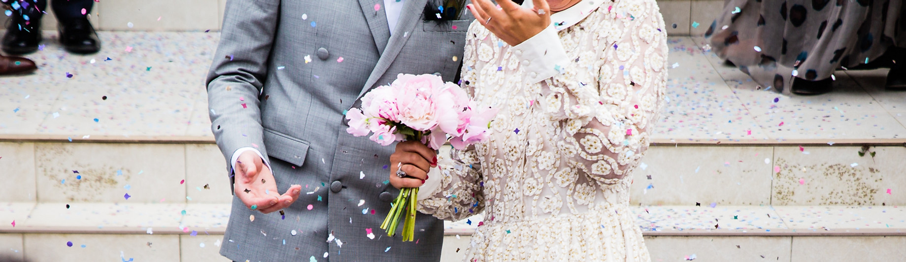 Konfetti-Feier zur Hochzeit