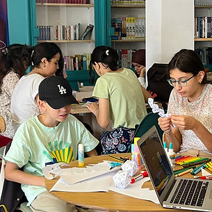 Kids & Teens studyig at the American Institute an english language school.