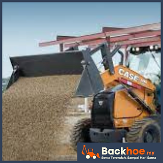 Backhoe loader digunakan untuk kerja memindahkan tanah projek pembinaan.
