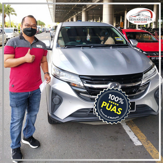 Kereta sewa shah alam dipandu di kawasan bandar.