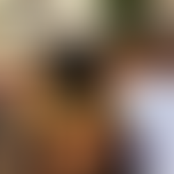 Oxygen concentrator machine di sudut bilik tidur untuk rawatan oksigen di rumah.