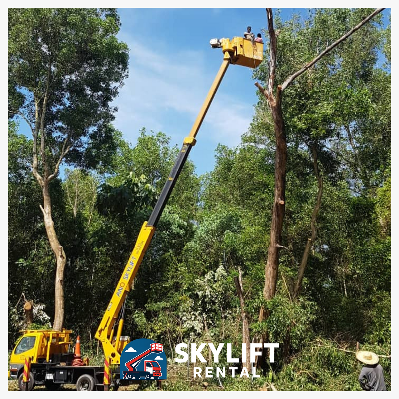 Safety briefing conducted at skylift rental site in Selangor