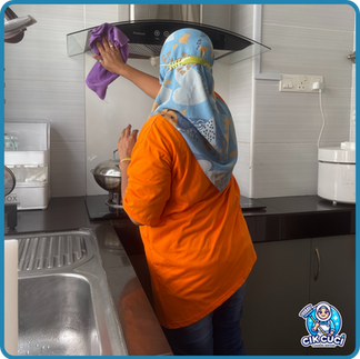 Perkhidmatan nyahgris dapur secara mendalam di rumah di Puchong