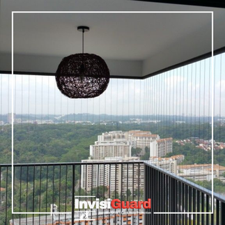 Invisible steel grill dipasang pada balkoni untuk keselamatan tanpa halang view.