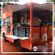 Suasana hidangan tempatan yang istimewa di food truck.