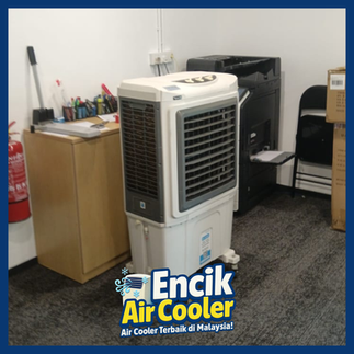 Kipas air cooler digunakan di bilik tidur dengan reka bentuk kompak dan mudah alih.