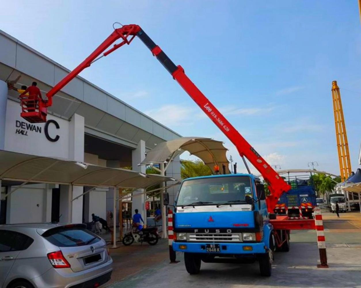 Affordable skylift rental Perak for house renovation projects